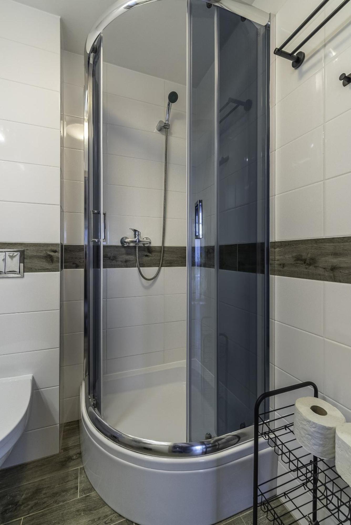 Frajda Domki - Apartamenty 6-Osobowe - Salon I Dwie Sypialnie Oraz Studia 4-Osobowe - Pokoj Z Aneksem Kuchennym Rewal Luaran gambar