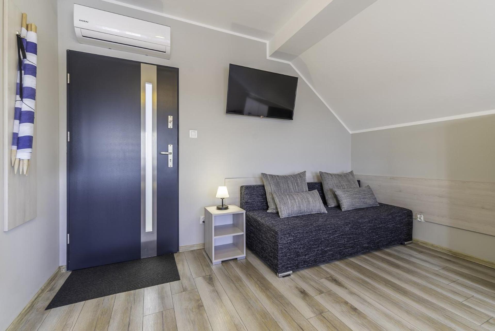 Frajda Domki - Apartamenty 6-Osobowe - Salon I Dwie Sypialnie Oraz Studia 4-Osobowe - Pokoj Z Aneksem Kuchennym Rewal Luaran gambar