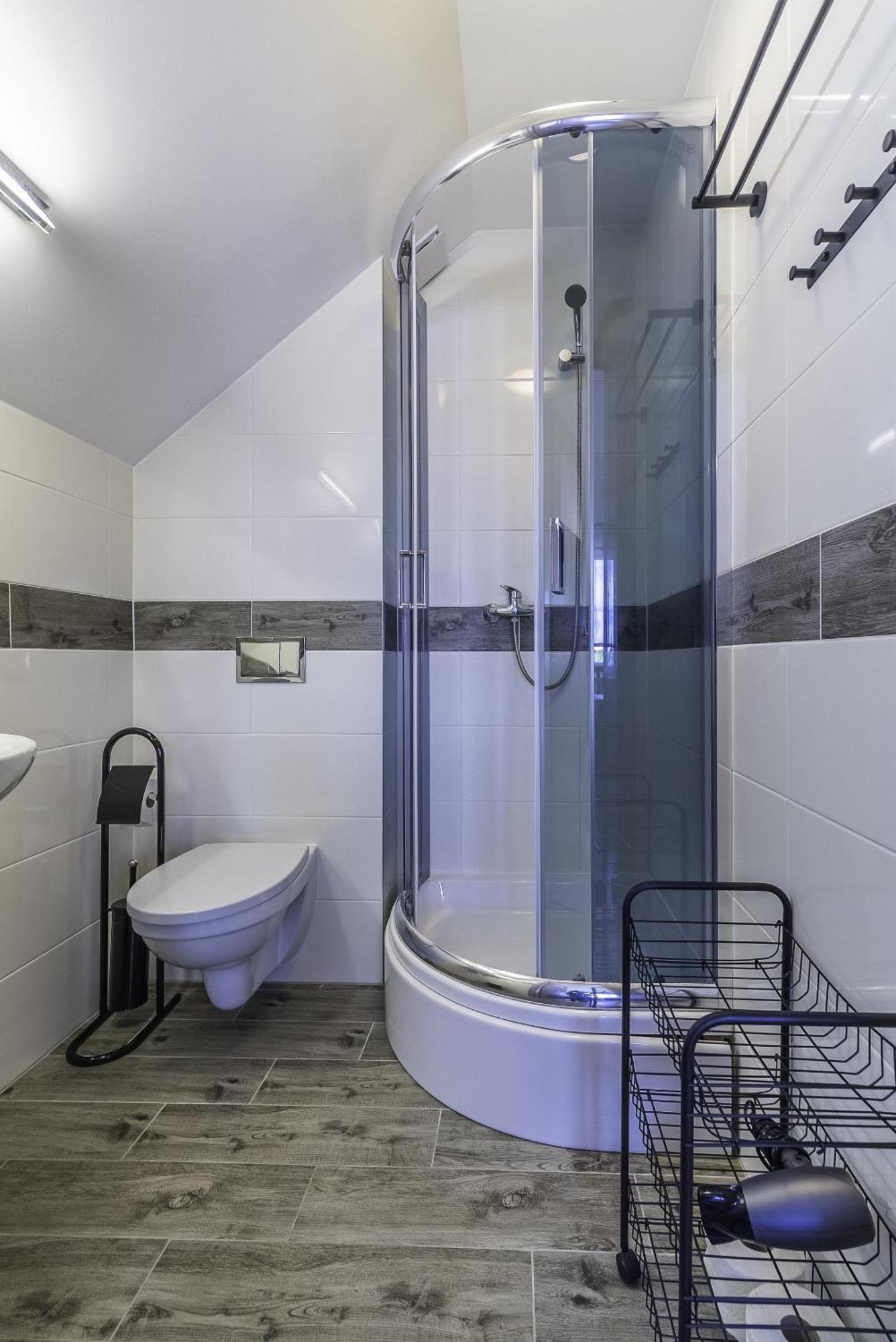Frajda Domki - Apartamenty 6-Osobowe - Salon I Dwie Sypialnie Oraz Studia 4-Osobowe - Pokoj Z Aneksem Kuchennym Rewal Luaran gambar
