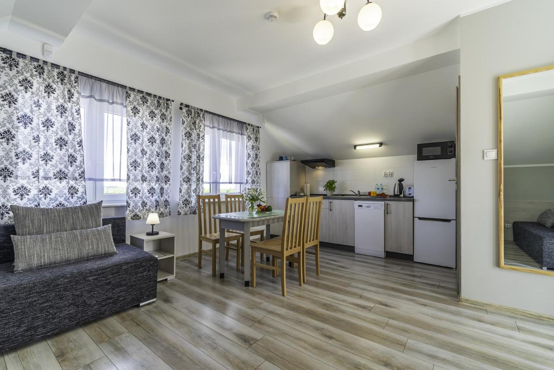 Frajda Domki - Apartamenty 6-Osobowe - Salon I Dwie Sypialnie Oraz Studia 4-Osobowe - Pokoj Z Aneksem Kuchennym Rewal Luaran gambar
